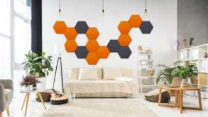 Panel akustyczny dekoracyjny HoneyFoam z rodziny absorberów piankowych w aranżacji scienej